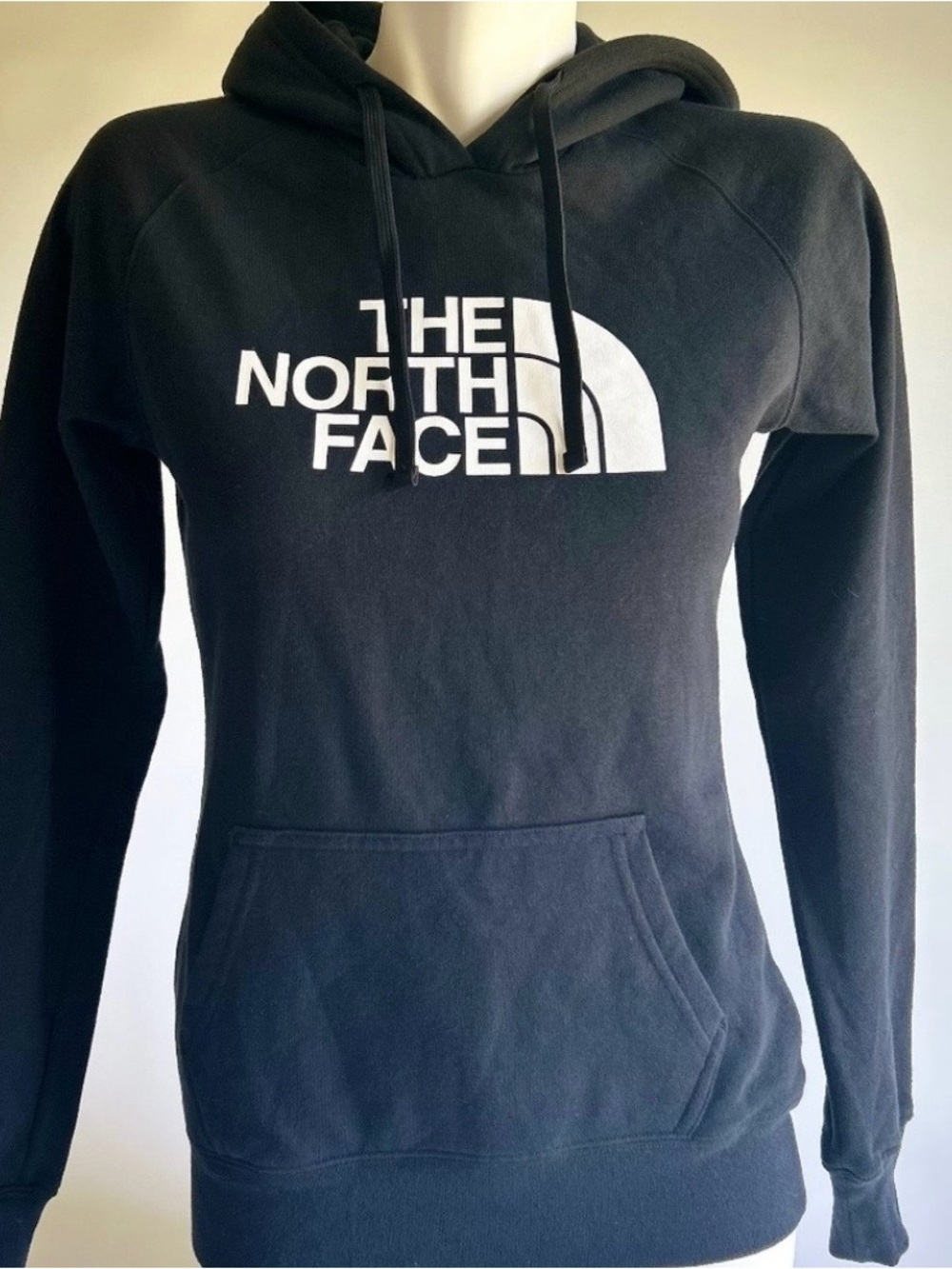 New The North Face Black Cotton Polyester Long Sleeve Hoodie size S.